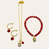 Jul Halskjede rund anker gullfarget med Red Bamboo Coral charm og eikenøtt charm med cubic zircon