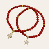 jul Armbånd Red Bamboo Coral med gullfarget rondeller og juletre charm cz