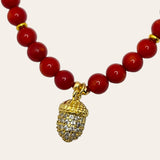 Jul Red Bamboo Coral med gullfarget rondeller og eikenøtt charms med cubic zircon