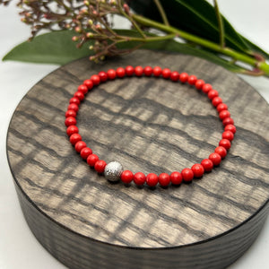 Jul: Armbånd Red Bamboo Coral med sølvfarget kule