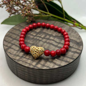 Armbånd Red Bamboo Coral med gullfarget hjerte