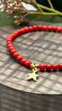 Jul: Armbånd Red Bamboo Coral med gullfarget stjerne charms