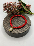 Jul Red Bamboo Coral med gullfarget rondeller og eikenøtt charms med cubic zircon