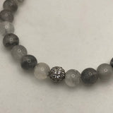 Gray Cloudy Quarts med sølvfarget kule med Cubic Zirkonia